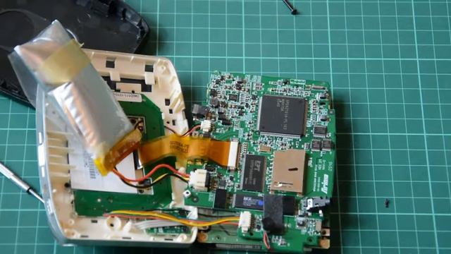 Desmontando: Mp3 Airis N974 / N973 | Batería Hinchada | TusabrasS смотреть онлайн