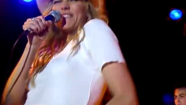 Lucy Lawless Concert