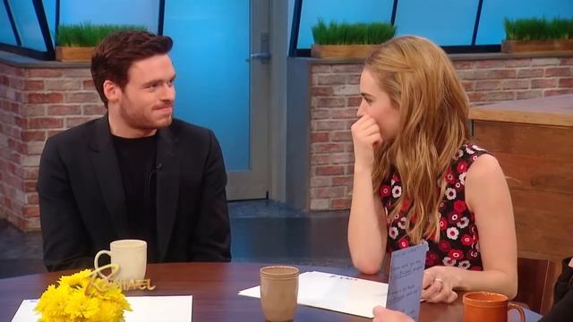 The Stars of 'Cinderella' Play the Newlywed Game смотреть онлайн