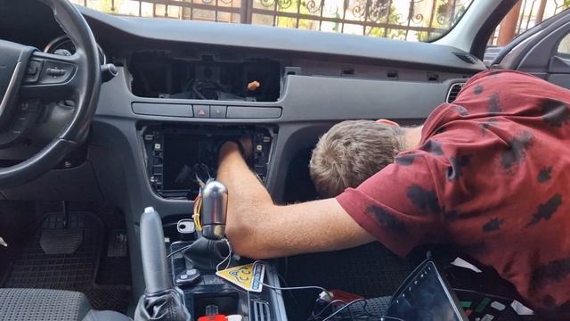 Peugeot 508 Android rádió beszerelés / Peugeot 508 Android radio install смотреть онлайн