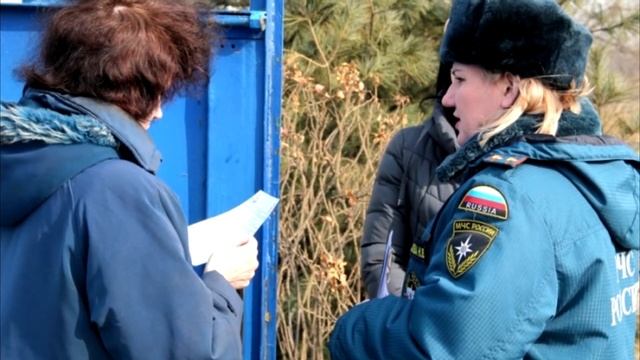 Где сжигать траву несчастному дачнику, если жечь в печи и на огороде запрещает МЧС смотреть онлайн