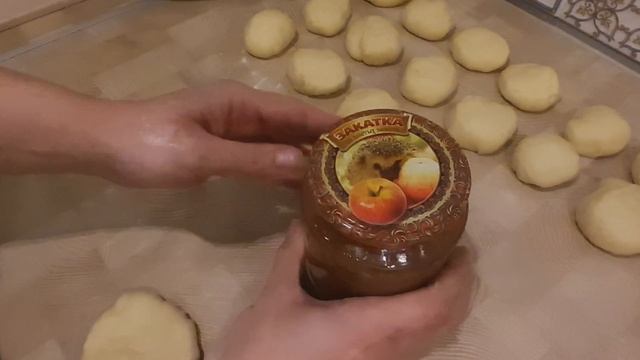 Волшебные ПИРОЖКИ с Яблочной начинкой, ТАЮТ во рту!!! Вкусные Пироги в духовке смотреть онлайн