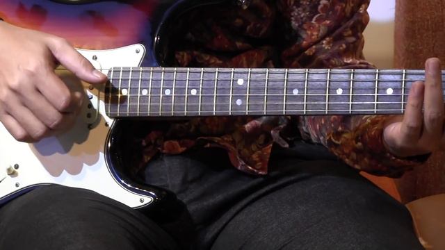 Fender 60th Anniversary American Stratocaster смотреть онлайн