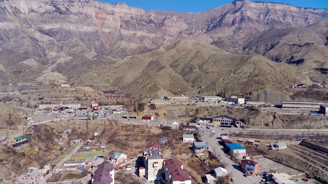 ШАМИЛЬКАЛА в месяц февраль ,полет над поселком среди гор ... смотреть онлайн