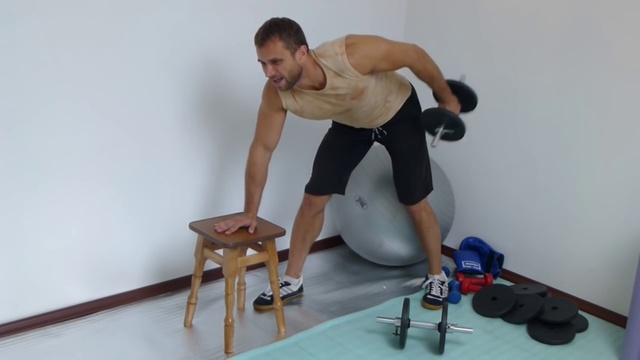 УПРАЖНЕНИЯ С ГАНТЕЛЯМИ ДОМА смотреть онлайн