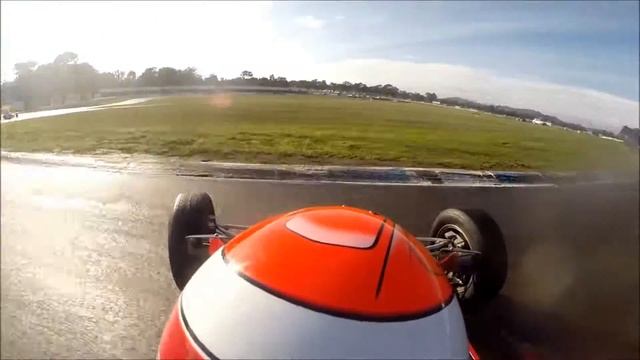 Winton Sunday first race, tap at turn one смотреть онлайн