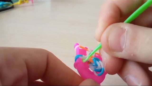 Как сделать красивый браслет из резинок? смотреть онлайн