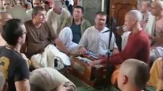 Е.М.Нитьянанда Рай дас 17.05.15.Вечерний киртан смотреть онлайн