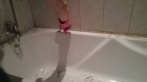 Монтаж своими руками самоклеющейся бордюрной ленты для ванн и раковин.