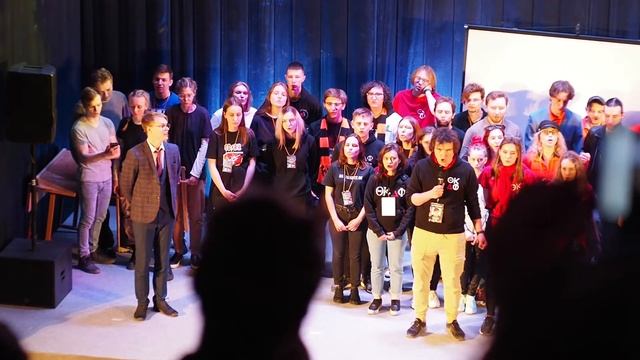 Исполнение гимна физфака МГУ на гостевом концерте // День Физика 2022 смотреть онлайн