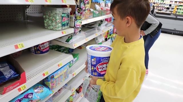 What SiBLiNGS ARGUE about | on vacation!! смотреть онлайн