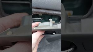 снятие ручки двери хонда цивик 1996 года 1.4 бензин.