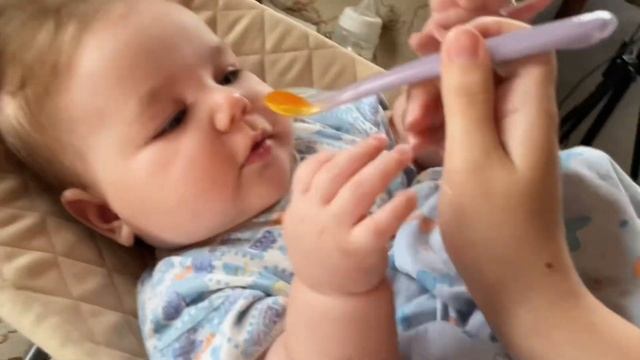 ПЕРВЫЕ МЕСЯЦЫ ЖИЗНИ С РЕБЁНКОМ / режим сна младенца, четвереньки , крещение смотреть онлайн