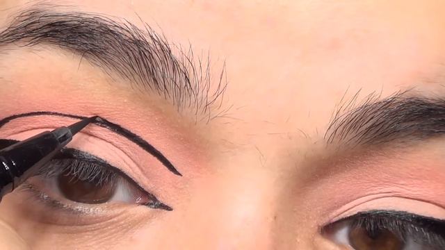 How to do Graphic Eyeliner with Blue Dots Tutorial (NoBlandMakeup) смотреть онлайн