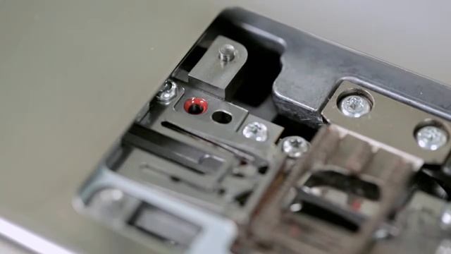 Tutorial on the BERNINA 720, 740 and 770 QE׃ Care and cleaning смотреть онлайн