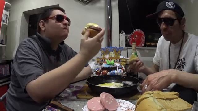 приготовление бутерброда с Whiskasom