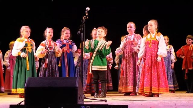 Композиция "Дудочка-звонкогудочка". Образцовый фольклорный коллектив "Воробейка". Младший хор. смотреть онлайн