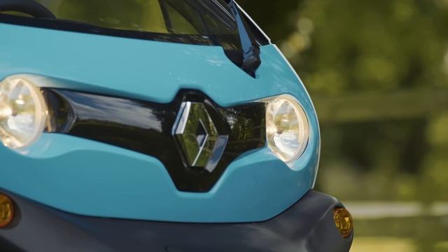 Renault Twizy: Is The CHEAPEST EV Still Relevant In 2021? 4K