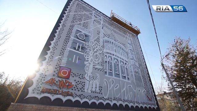 На фасаде оренбургской пятиэтажки «развернули» пуховый платок смотреть онлайн