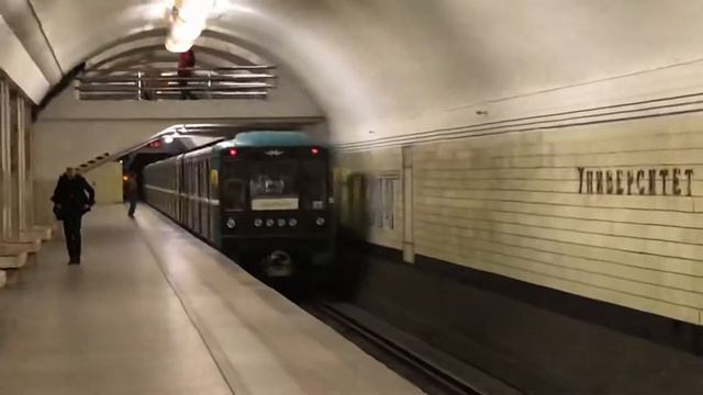 Именной «Курская дуга» отбывает со станции Университет(СЛ).//6 октября 2018. смотреть онлайн