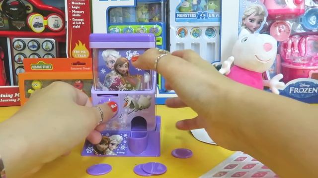 Disney Frozen Princess Anna and Queen Elsa Mini Bingo Machine Toy Ball Game смотреть онлайн