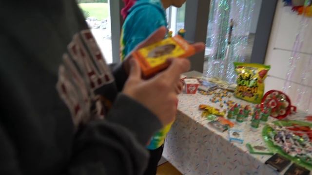 TURNED OUR HOUSE INTO A CANDY STORE! смотреть онлайн