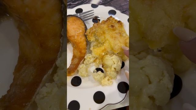 Запеченная цветная капуста ? капусту зеливаем яйцом с молоком ,посыпаем сыром и 40мин.в духовку смотреть онлайн