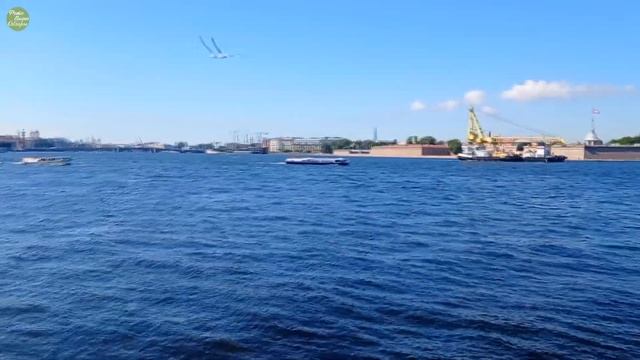 Август, Питер, Видео -Зарисовка, по Адмиралтейской набережной,и Дворцовой площади. смотреть онлайн