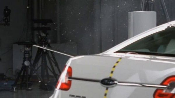Ford Taurus crash test small