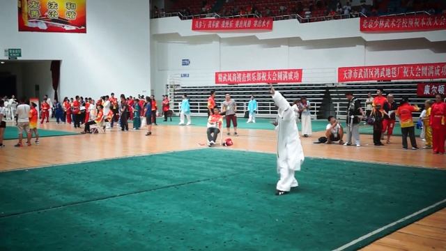 Показательные выступления Уи — взрослые. Китайский спортсмен