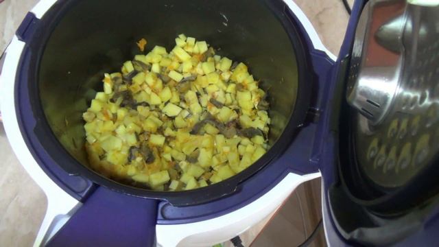 Жаркое с мясом и грибами в мультиварке. Roast with meat and mushrooms in slow cooker. смотреть онлайн