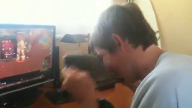 World of warcraft nerd smashing head on keyboard смотреть онлайн