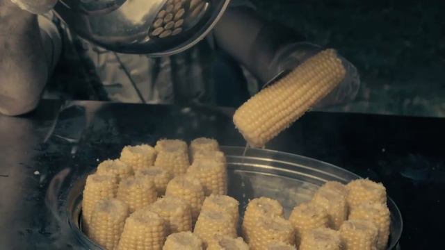 Работники Парка Горького приглашают всех на карнавал смотреть онлайн