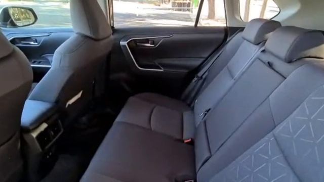 Our Toyota RAV 4 2020 Hybrid Review. One of the famous midsize SUV in Australia смотреть онлайн