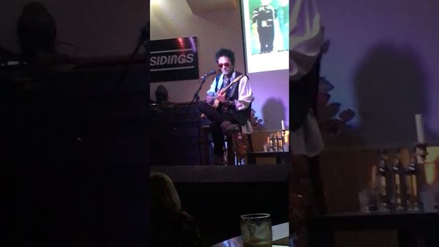 Earl slick playing a few David Bowie riffs смотреть онлайн