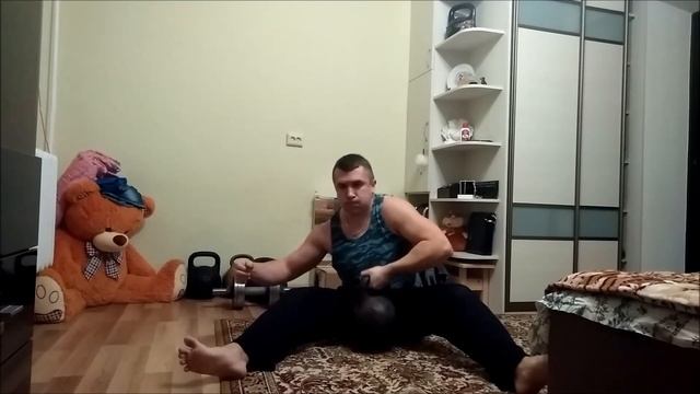 Рывок гирь 16кг и 24кг на полу. 16 and 24 DEAD MUSCLE SNATCH SEATED ON FLOOR смотреть онлайн