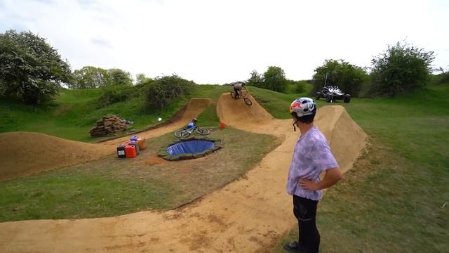 BUILDING MORE DIRT JUMPS AND INVITING PRO RIDERS TO RIDE!! PLAYGROUND EP10 смотреть онлайн