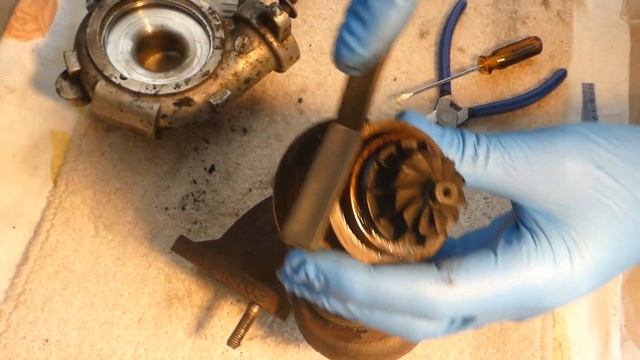 How to replace the turbo cartridge in 1.6HDi/TDCi engines (90bhp) смотреть онлайн