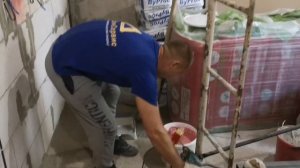 Обработка бетоноконтактом стен перед штукатурными работами