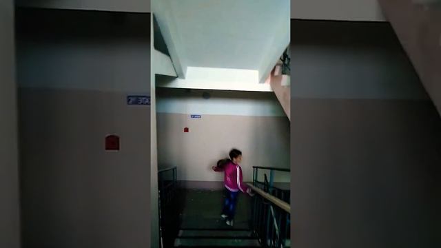 1 ч. Смертельный лифт челенж что быстрей что это было?! смотреть онлайн