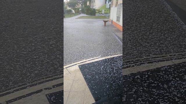 Град блин даже нихрена не слышно смотреть онлайн