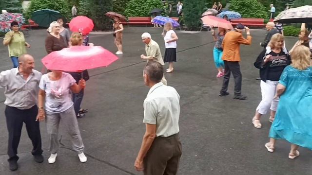 Кохання - золото!!!??Танцы в парке Горького!!!??Харьков??2021 смотреть онлайн