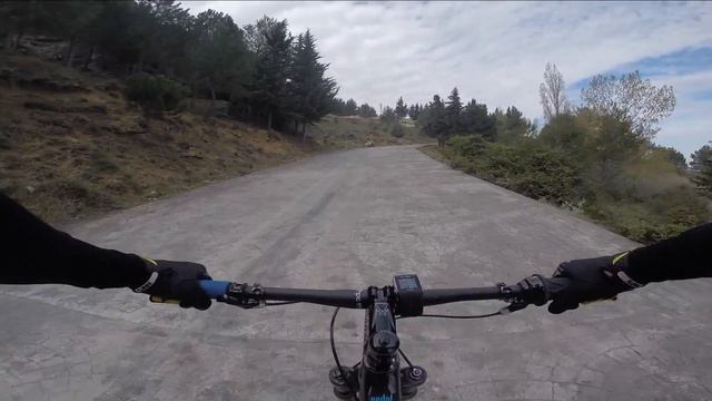 Subida y bajada en MTB a La Iruela (1km y 150m desnivel) смотреть онлайн