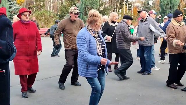 И ОТ ОСЕНИ НЕ СПРЯТАТЬСЯ, НЕ СКРЫТЬСЯ! ТАНЦЫ ХАРЬКОВ УКРАИНА ОКТЯБРЬ 2023 смотреть онлайн