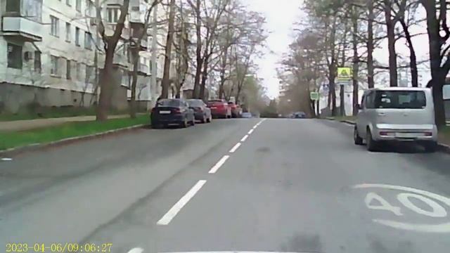 Видеорегистратор-зеркало заднего вида с камерой заднего вида.