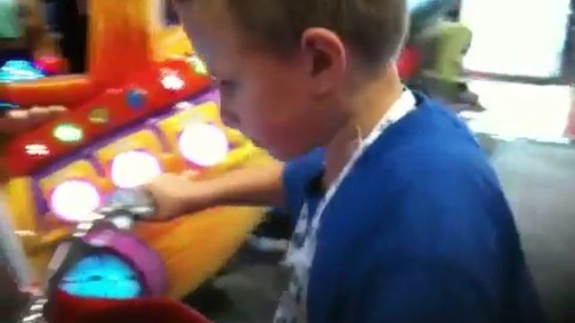 Детская видео качалка Мотогонки смотреть онлайн