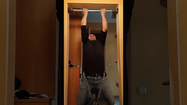 Подтягивания с дополнительным весом +40 кг #подтягивания #турник #тренировки смотреть онлайн