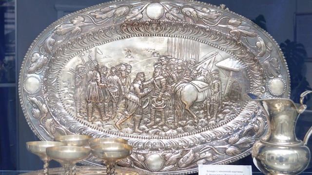 Выставка «Старинное серебро XVIII-XX вв.» Кофейные и чайные сервизы, посуда, сувениры. смотреть онлайн