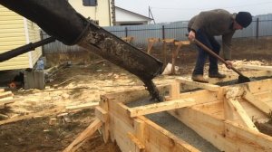 Заливка бетонного фундамента с миксера, в Калуге