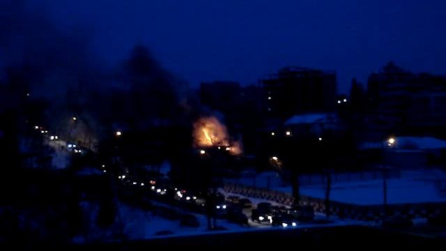 2009.12.25 Казань, пожар заброшки на Щепкина. Снято с Островского 83, 5 этаж мансарда MOV09961 смотреть онлайн